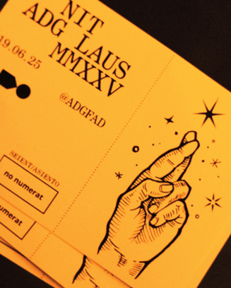 Entradas impresas de la Nit ADG Laus 2025 con gráfica de la campaña Rituales.